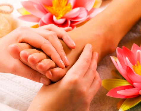 Tratamiento complementario masaje en la clínica-Podologica-Clinica-Mª-del-Mar-Ruiz